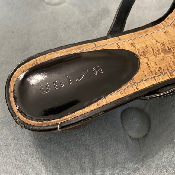 Black Floral Sandals ~ 8.5M - Picture 4 of 6